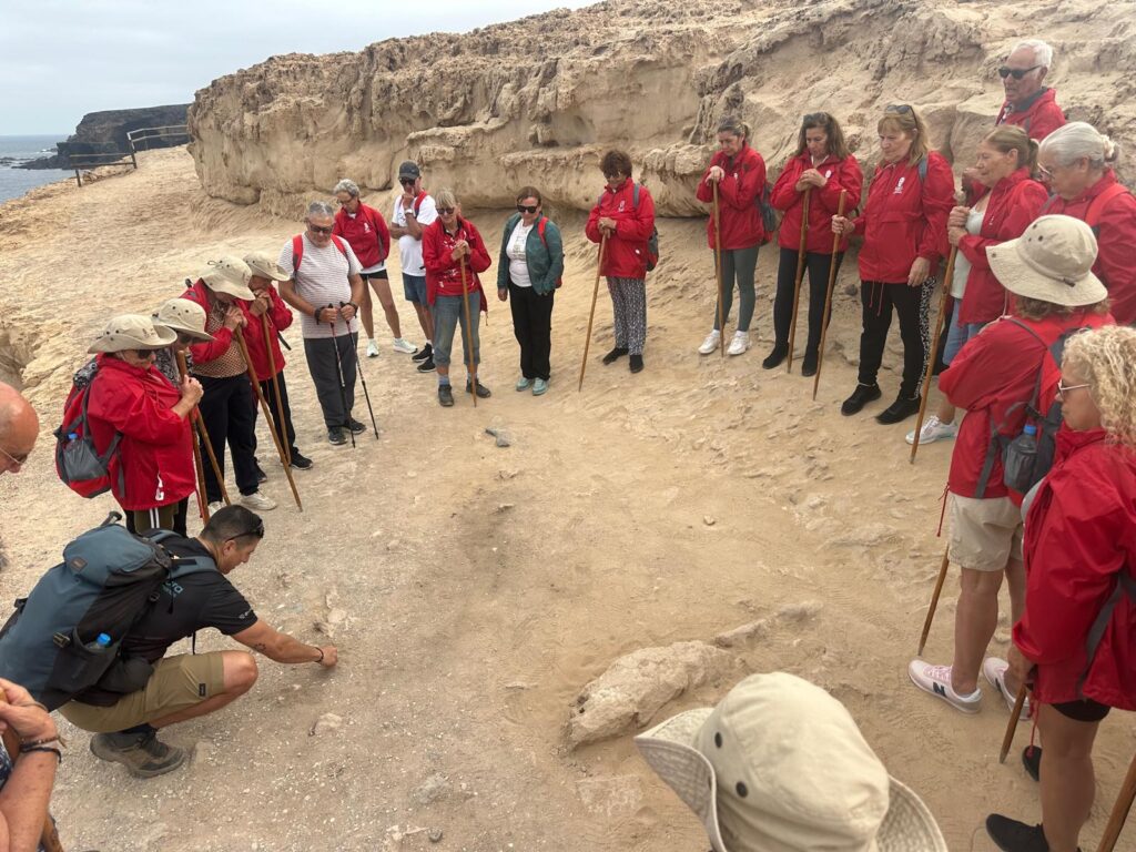 El Ayuntamiento de Antigua celebra con éxito el programa de senderismo de Ajuy hasta El Jurado